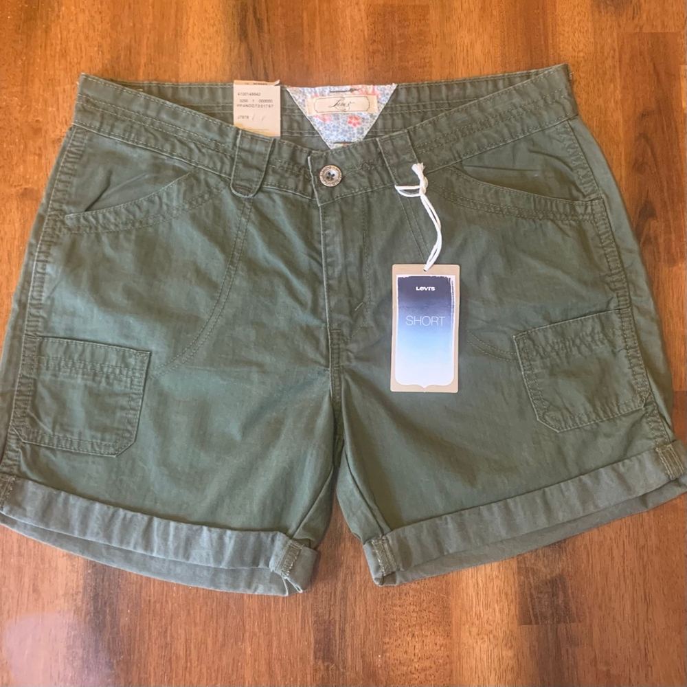 Levi’s NWT Shorts 10 Military Green Olive Mid rise Cuffed Pockets
